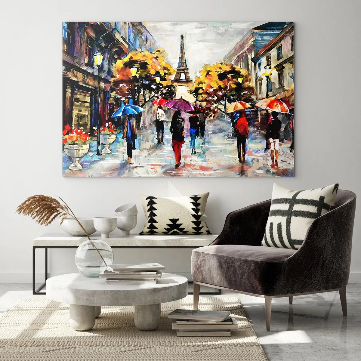 Glasbild - Bild auf glas - Der Eiffelturm im Hintergrund mit Menschen, die unter bunten Regenschirmen spazieren gehen - 70x50cm - Besonders schön im Herbst - Moderne Wanddekoration für Wohnzimmer und Schlafzimmer ARTTOR