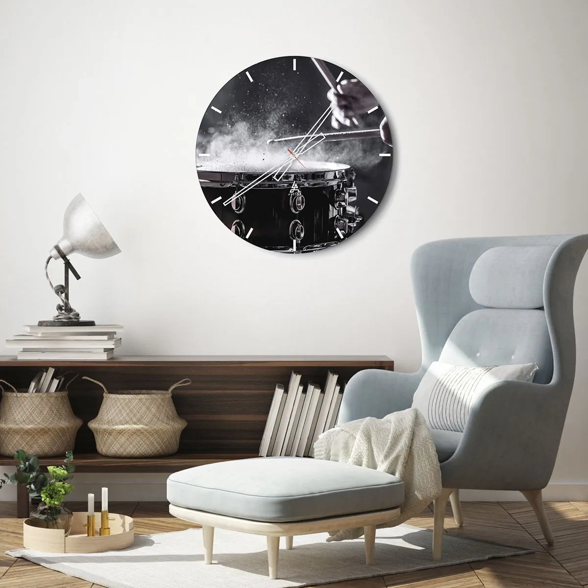 Wanduhr - Glasuhr - Trommeln in Aktion, Staub wirbelt auf, wenn sie auftreffen - 30x30cm - Der Puls der Musik - Moderne Wanddekoration für Wohnzimmer, Küche und Schlafzimmer ARTTOR