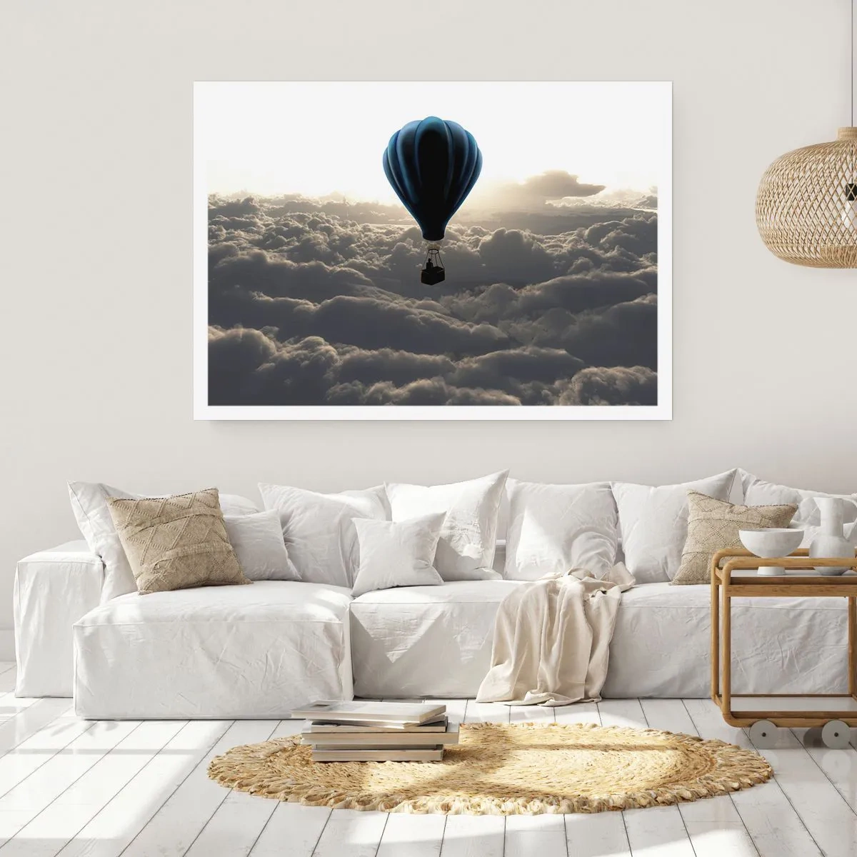 Poster - Ein Heißluftballon vor einem Himmel mit Wolken bei Sonnenuntergang - 100x70cm - Ein Wanderer über den Wolken - Moderne Wanddekoration für Wohnzimmer und Schlafzimmer ARTTOR