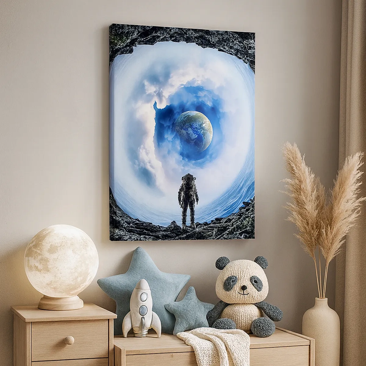 Bild auf Leinwand - Leinwandbild - Astronaut vor einer Weltraumlandschaft mit der Erde im Hintergrund - 50x70cm - Es ist nicht weit von zu Hause - Moderne Wanddekoration für Wohnzimmer und Schlafzimmer ARTTOR