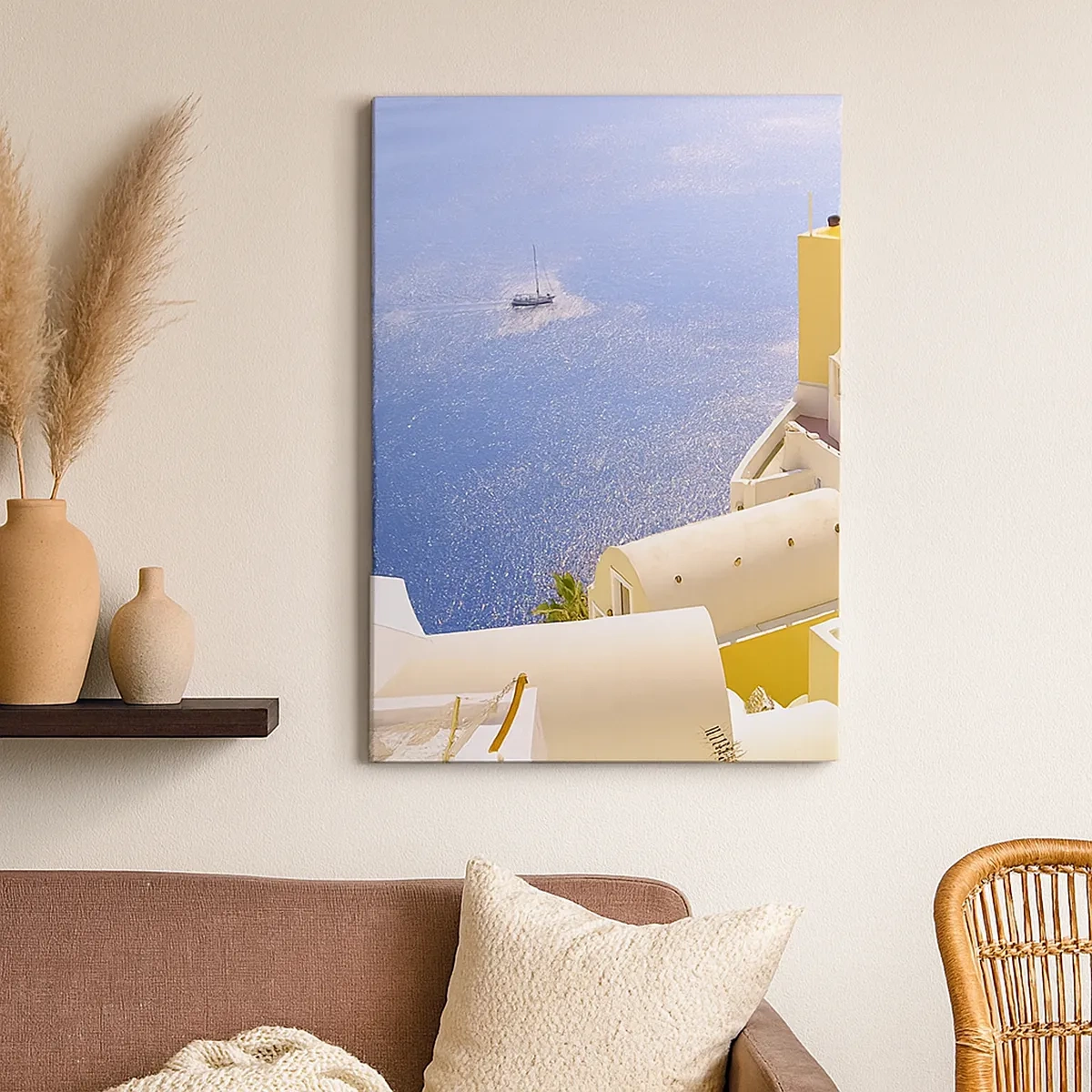 Bild auf Leinwand - Leinwandbild - Griechische Architektur mit Meerblick und einem Boot im Hintergrund - 50x70cm - Griechische Landschaft in Weiß und Blau - Moderne Wanddekoration für Wohnzimmer und Schlafzimmer ARTTOR