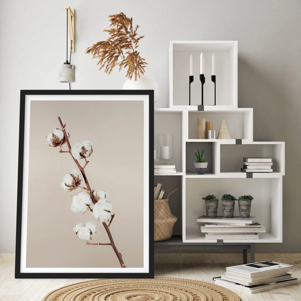 Poster in einem schwarzem Rahmen - Ein Baumwollzweig auf beigem Hintergrund, im minimalistischen Stil. - 50x70cm - An der Quelle der Weichheit - Moderne Wanddekoration für Wohnzimmer und Schlafzimmer ARTTOR
