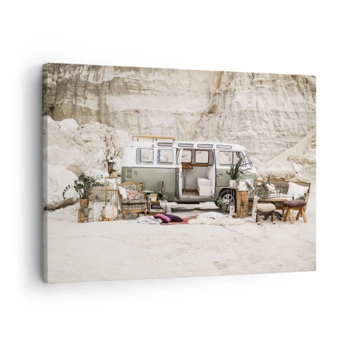 Bild auf Leinwand - Leinwandbild - Ein Retro-Camper im Boho-Design vor einer felsigen Landschaft. - 70x50cm - Es ist die Zeit, die Reise zu beginnen - Moderne Wanddekoration für Wohnzimmer und Schlafzimmer ARTTOR