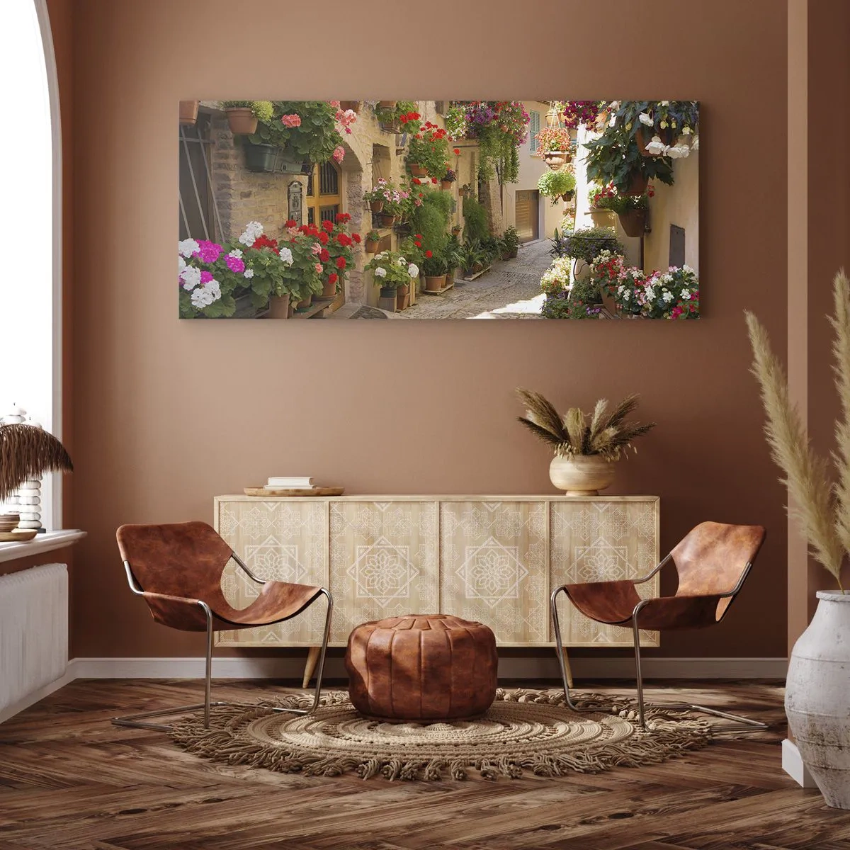 Bild auf Leinwand - Leinwandbild - Eine Straße mit Topfblumen und Steinmauern - 120x50cm - In der Flut Blumen - Moderne Wanddekoration für Wohnzimmer und Schlafzimmer ARTTOR