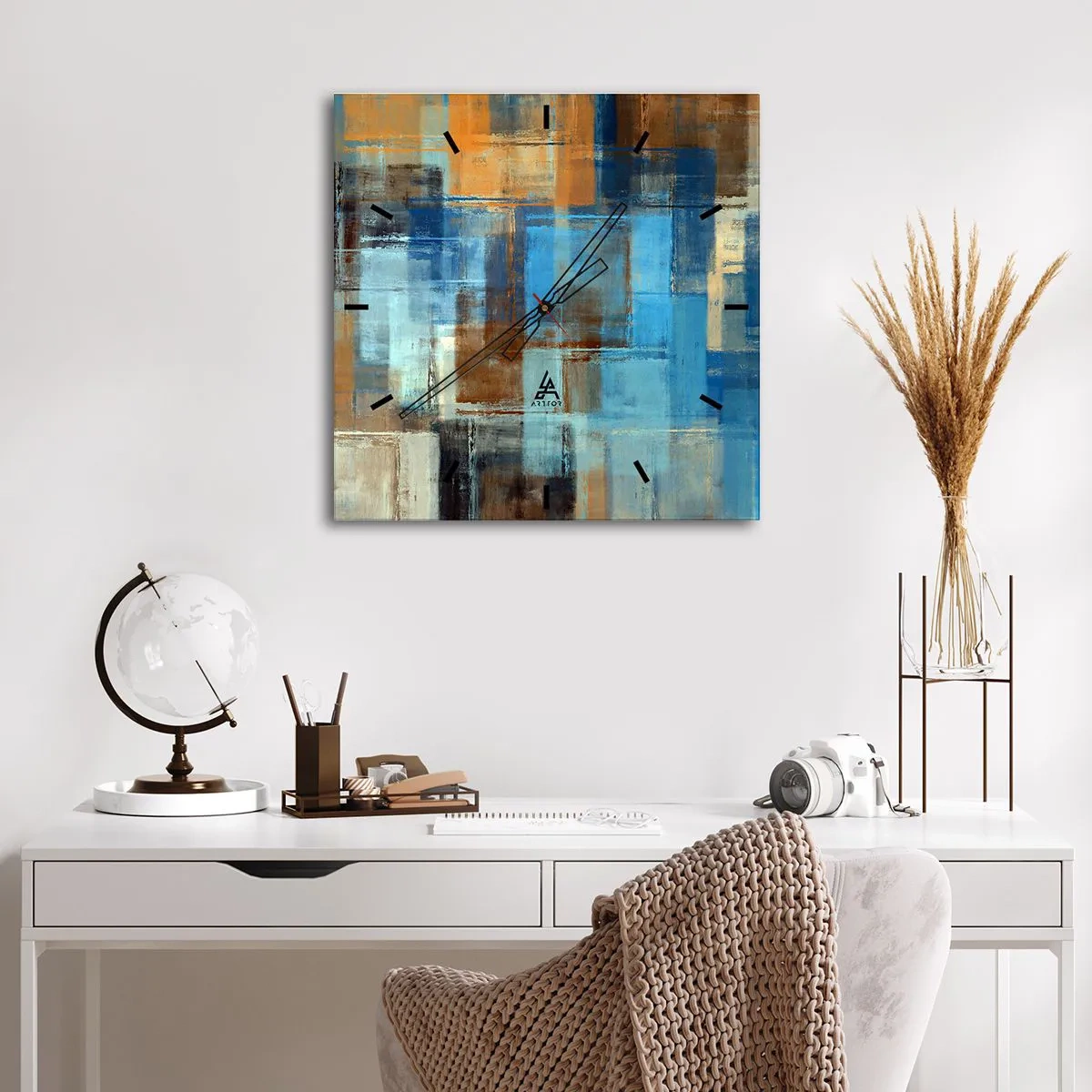 Wanduhr - Glasuhr - Abstrakte geometrische Komposition in Blau- und Brauntönen - 30x30cm - Durch den blauen Schleier - Moderne Wanddekoration für Wohnzimmer und Schlafzimmer ARTTOR