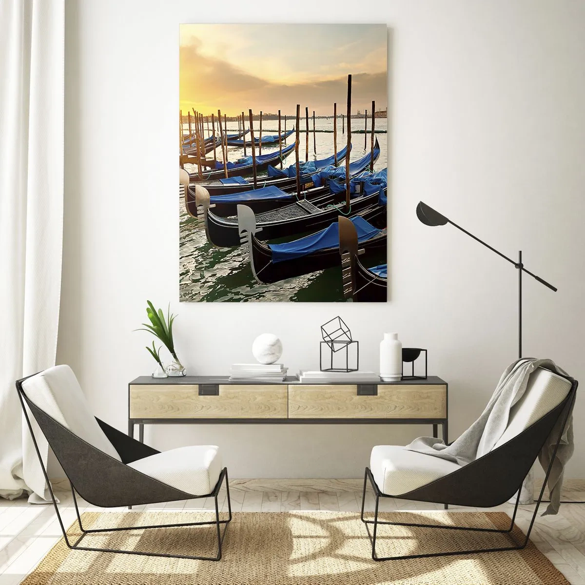Glasbild - Bild auf glas - Gondeln in Venedig am Morgen im Licht der aufgehenden Sonne - 70x100cm - Bevor das Summen kommt - Moderne Wanddekoration für Wohnzimmer und Schlafzimmer ARTTOR