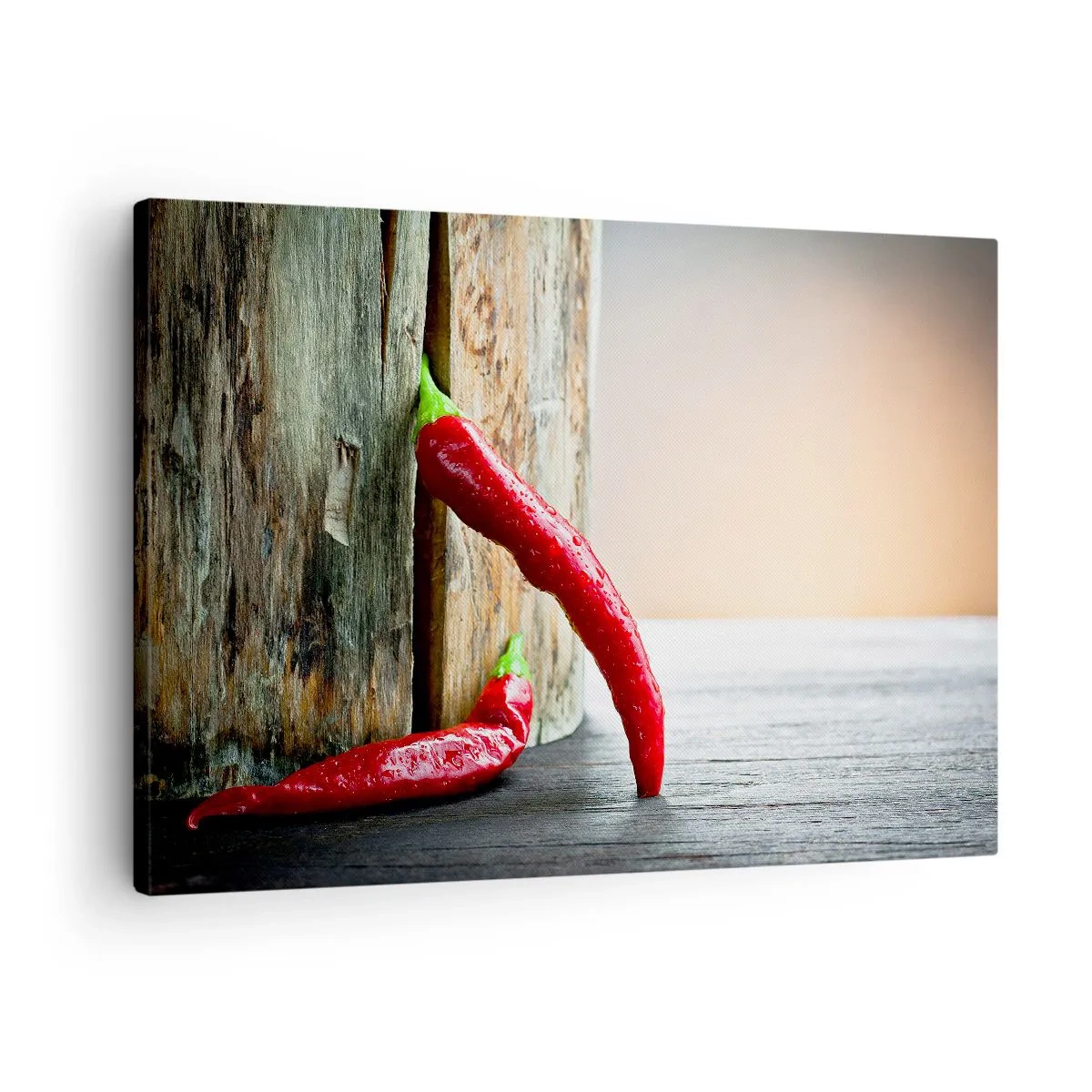 Bild auf Leinwand - Leinwandbild - Zwei rote Chilischoten auf einem hölzernen Hintergrund mit rustikalem Akzent - 70x50cm - Red hot chili peppers - Moderne Wanddekoration für Wohnzimmer und Schlafzimmer ARTTOR