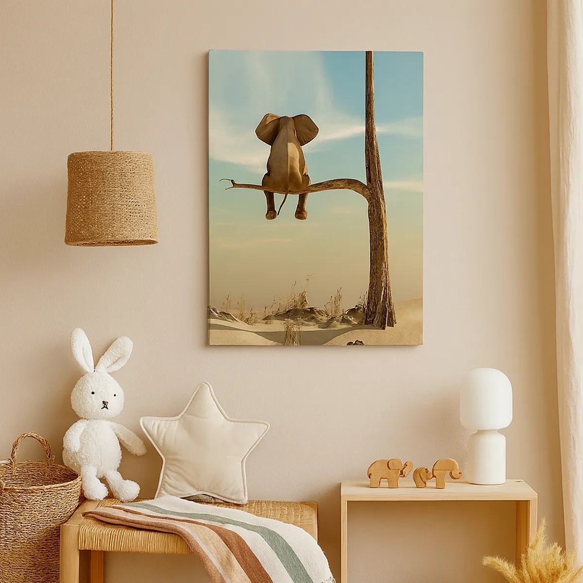Bild auf Leinwand - Leinwandbild - Ein Elefant sitzt auf einem Ast und blickt auf eine Wüstenlandschaft - 50x70cm - Neuer Blickwinkel - Moderne Wanddekoration für Wohnzimmer und Schlafzimmer ARTTOR