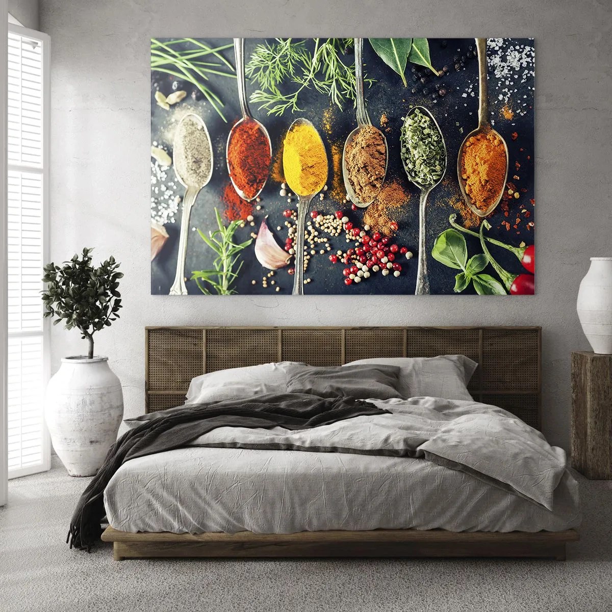 Glasbild - Bild auf glas - Bunte Gewürze in Löffeln, umgeben von frischen Kräutern und Gemüse - 100x70cm - Kulinarische Magie - Moderne Wanddekoration für Wohnzimmer und Schlafzimmer ARTTOR