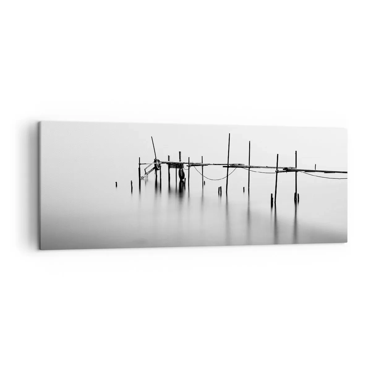 Bild auf Leinwand - Leinwandbild - Ein schwarz-weißer Steg inmitten einer nebligen Landschaft - 140x50cm - Was ist, wenn es keine Welt gibt? - Moderne Wanddekoration für Wohnzimmer und Schlafzimmer ARTTOR