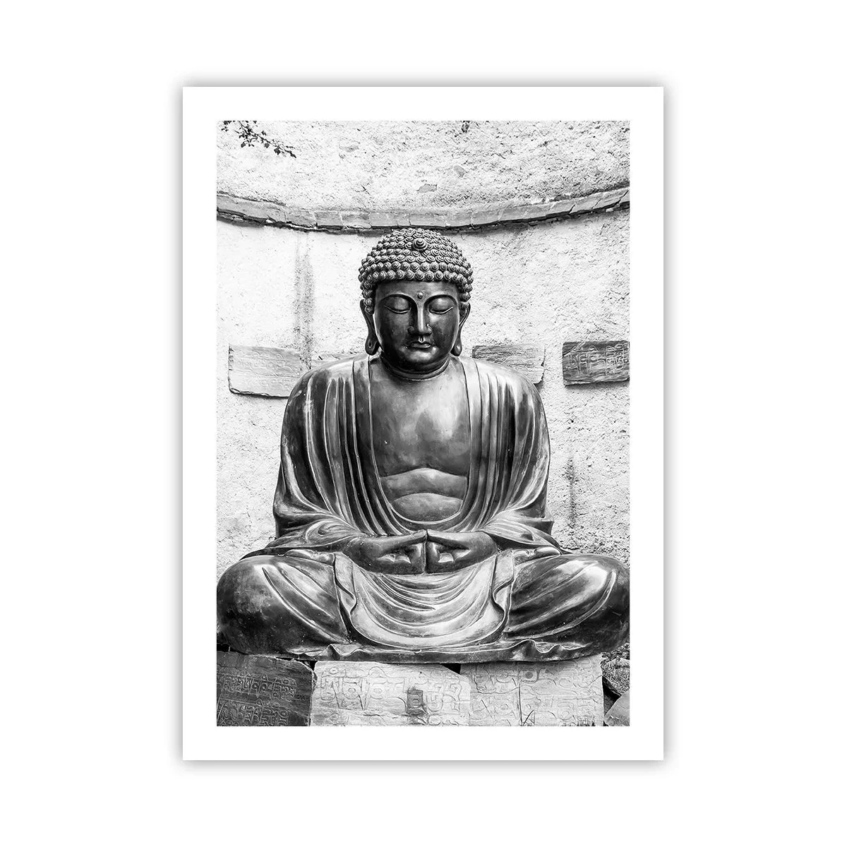 Poster - Eine Skulptur von Buddha in meditativer Haltung in monochromen Tönen - 50x70cm - An der Quelle des Friedens - Moderne Wanddekoration für Wohnzimmer und Schlafzimmer ARTTOR