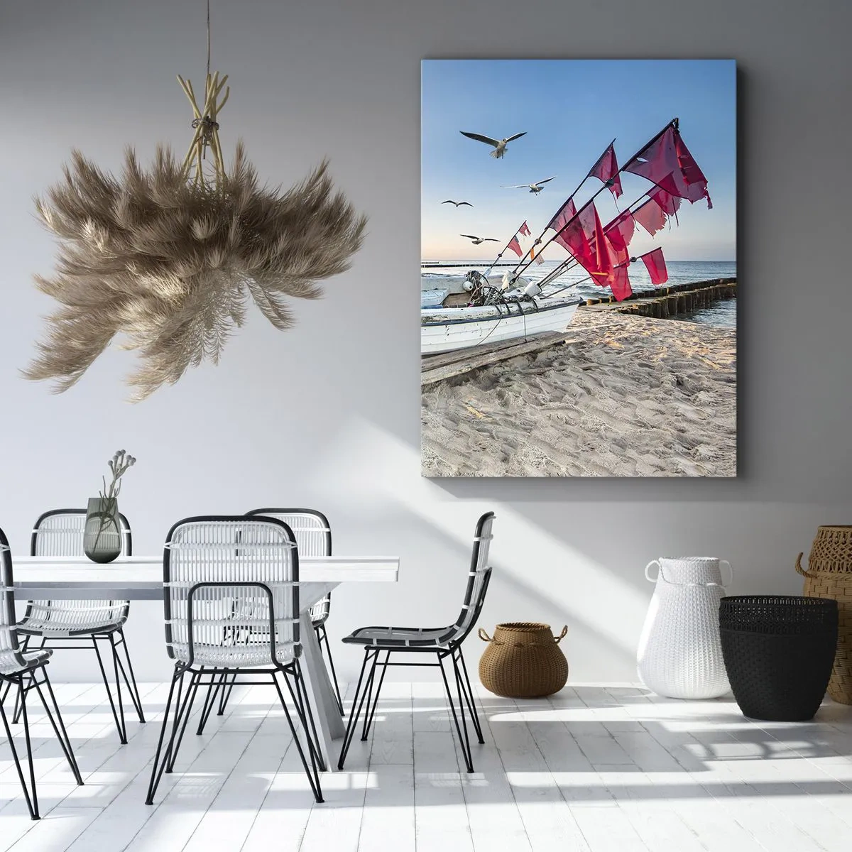 Bild auf Leinwand - Leinwandbild - Ein Boot am Strand im Morgengrauen mit Möwen und roten Fahnen - 70x100cm - Wohlverdiente Ruhe - Moderne Wanddekoration für Wohnzimmer und Schlafzimmer ARTTOR