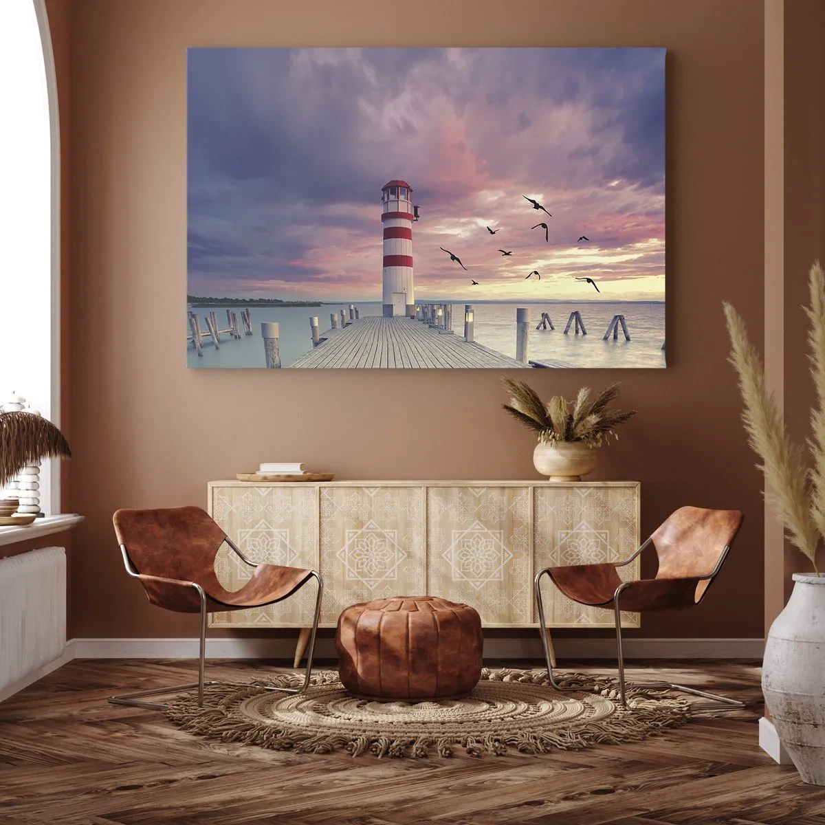 Bild auf Leinwand - Leinwandbild - Ein Leuchtturm auf dem Pier, umgeben von einem malerischen Sonnenuntergang - 120x80cm - Es ist Zeit zum Hafen zu gehen - Moderne Wanddekoration für Wohnzimmer und Schlafzimmer ARTTOR
