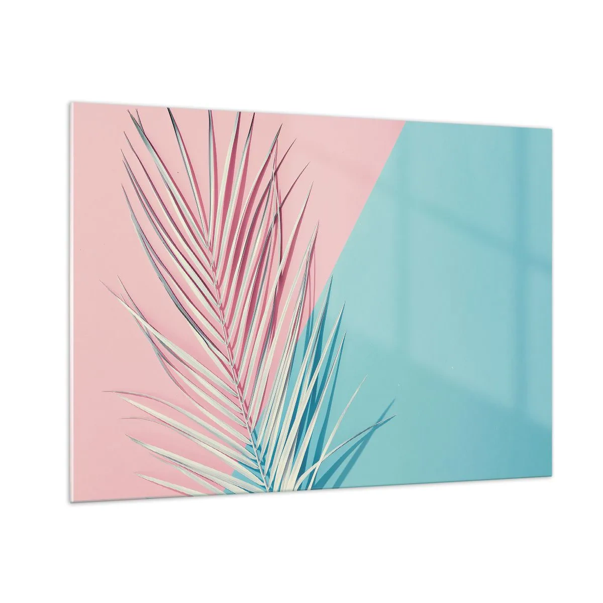 Glasbild - Bild auf glas - Ein Palmblatt auf pastellfarbenem Hintergrund in einer geometrischen Komposition - 100x70cm - Tropischer Eindruck - Moderne Wanddekoration für Wohnzimmer und Schlafzimmer ARTTOR