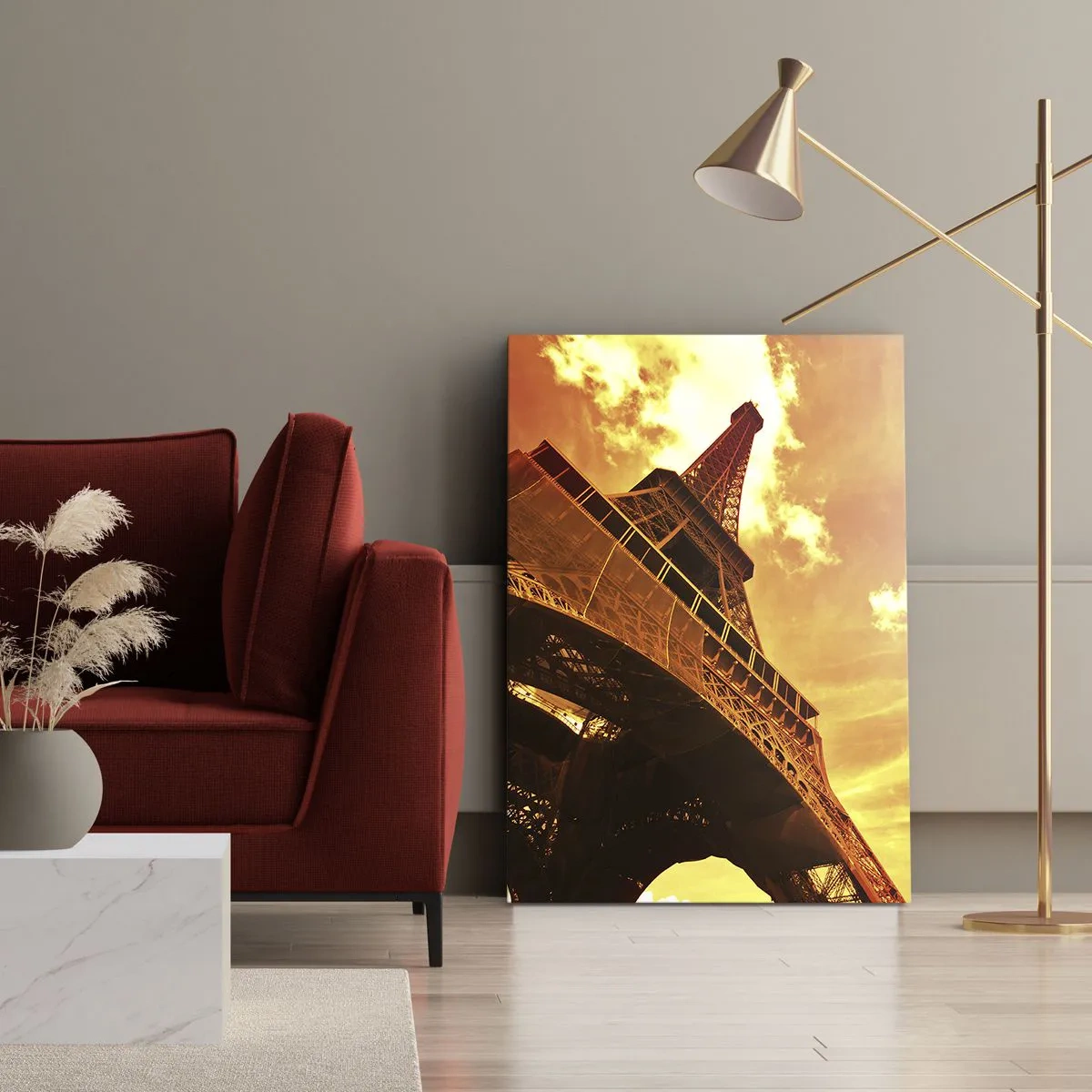 Bild auf Leinwand - Leinwandbild - Der Eiffelturm vor einem goldenen Himmel bei Sonnenuntergang - 50x70cm - Monumental, weil es mit der Sonne vergoldet ist - Moderne Wanddekoration für Wohnzimmer und Schlafzimmer ARTTOR