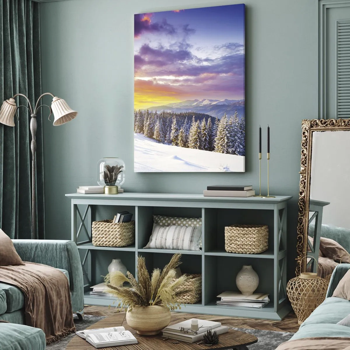 Bild auf Leinwand - Leinwandbild - Winterlandschaft mit Bergen und Wald bei Sonnenuntergang - 70x100cm - Am helllichten Tag - Moderne Wanddekoration für Wohnzimmer und Schlafzimmer ARTTOR