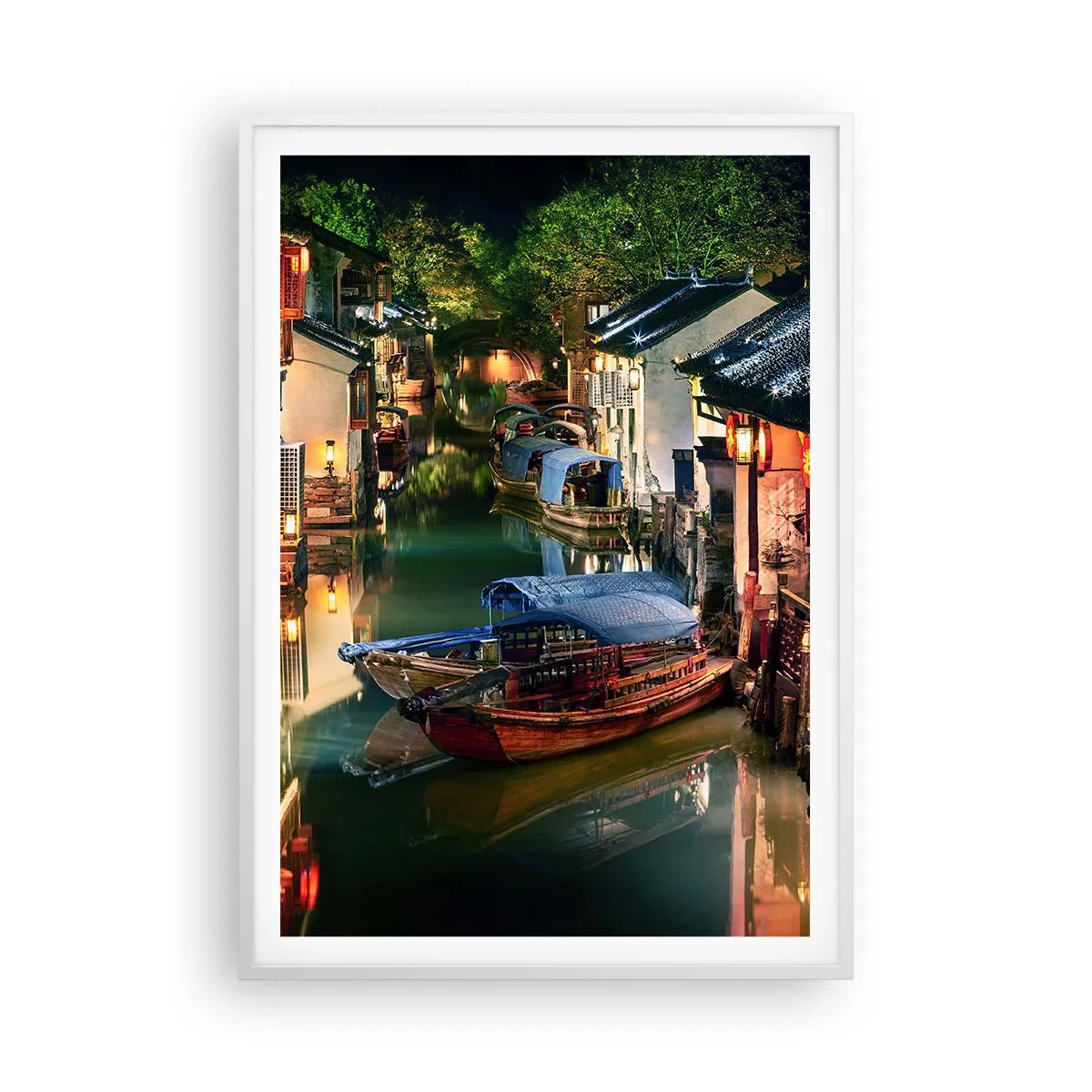 Poster in einem weißen Rahmen - Ein Abend auf einer chinesischen Straße - 70x100 cm