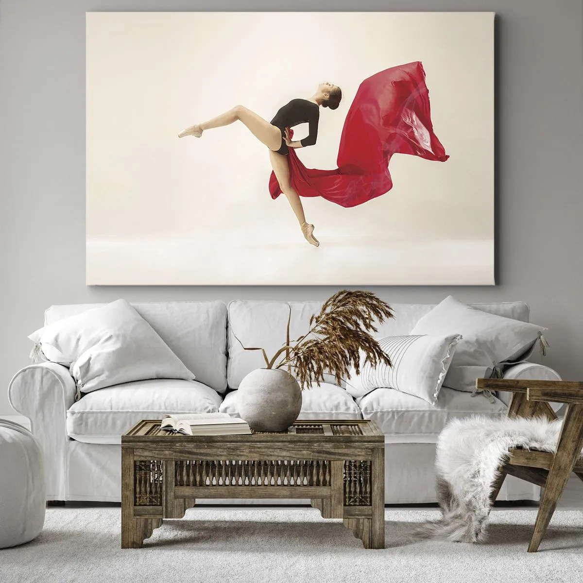 Bild auf Leinwand - Leinwandbild - Eine dynamische Tänzerin in schwarzem Outfit und rotem Stoff in Bewegung. - 120x80cm - Rot und Schwarz - Moderne Wanddekoration für Wohnzimmer und Schlafzimmer ARTTOR