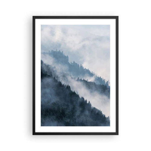 Poster in einem schwarzem Rahmen - Nebelige Berge mit Wald bedeckt - 50x70cm - Mystik der Berge - Moderne Wanddekoration für Wohnzimmer und Schlafzimmer ARTTOR