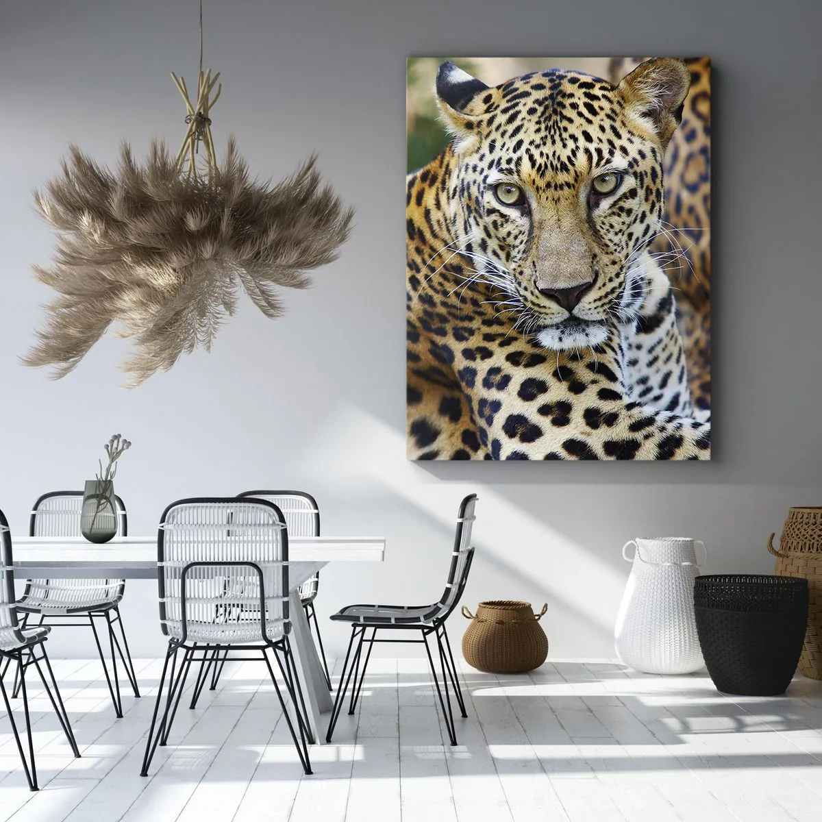 Bild auf Leinwand - Leinwandbild - Jaguar ruht in natürlicher Umgebung vor grünem Hintergrund. - 50x70cm - Wild und ruhig - Moderne Wanddekoration für Wohnzimmer und Schlafzimmer ARTTOR