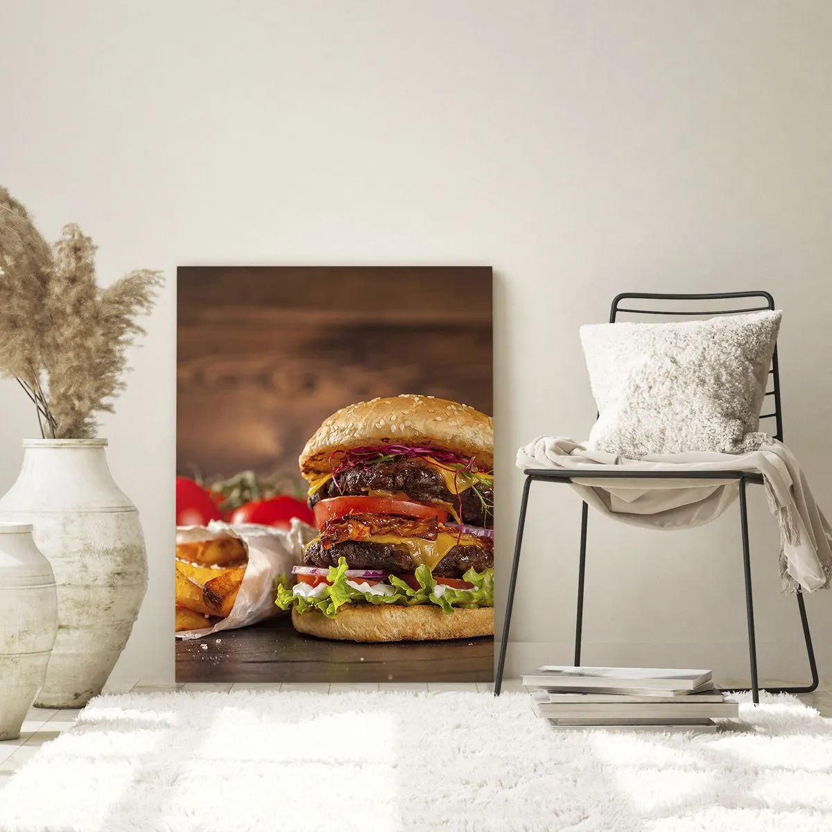 Glasbild - Bild auf glas - Saftiger Burger mit Toppings und Pommes auf Holzhintergrund - 50x70cm - Die verbotene Frucht - Moderne Wanddekoration für Wohnzimmer und Schlafzimmer ARTTOR