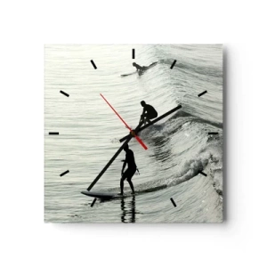 Wanduhr - Glasuhr - Surfer auf den Wellen in einer monochromen Aufnahme - 30x30cm - Gegen die Welle - Moderne Wanddekoration für Wohnzimmer und Schlafzimmer ARTTOR