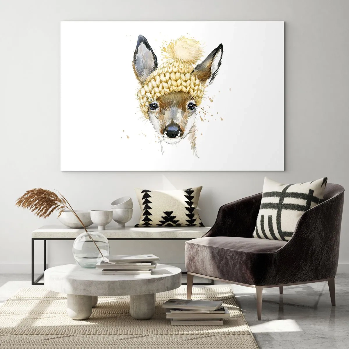 Glasbild - Bild auf glas - Ein Reh mit Wollmütze und Bommel - 120x80cm - Für den Winter im verschneiten Wald - Moderne Wanddekoration für Wohnzimmer und Schlafzimmer ARTTOR