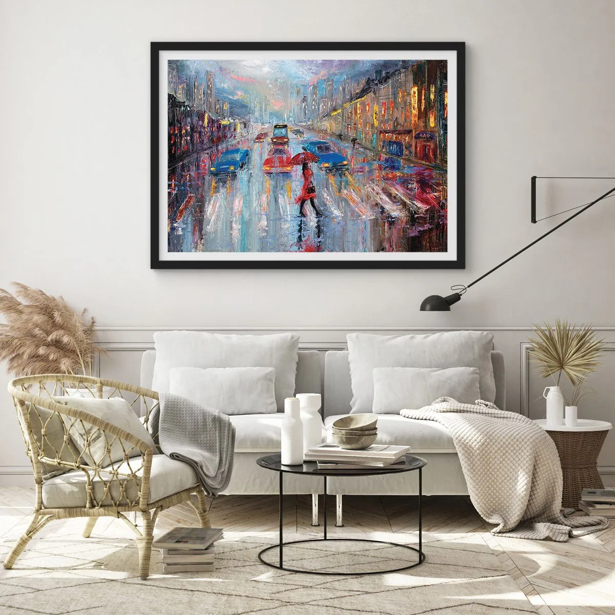 Poster in einem schwarzem Rahmen - Eine Frau mit einem Regenschirm auf einer verregneten Straße im Neonlicht. - 70x50cm - Regnerischer Nachmittag in der Stadt - Moderne Wanddekoration für Wohnzimmer und Schlafzimmer ARTTOR