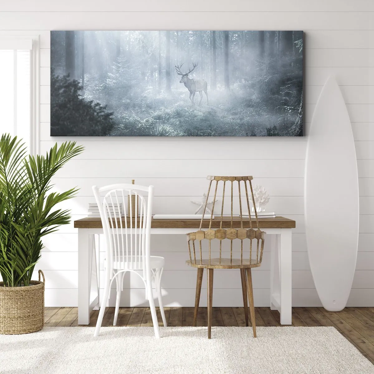 Bild auf Leinwand - Leinwandbild - Ein Hirsch in einem dichten Wald, eingehüllt in Morgennebel - 160x50cm - Morgenvisite auf dem Grundstück - Moderne Wanddekoration für Wohnzimmer und Schlafzimmer ARTTOR