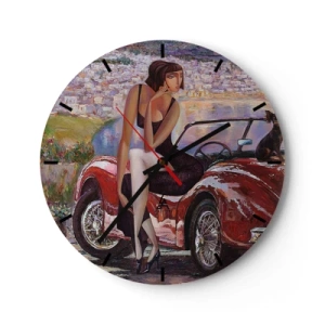 Wanduhr - Glasuhr - Eine Frau steht neben einem roten Oldtimer, im Hintergrund ist ein Fluss zu sehen. - 30x30cm - Sommer? Nur an der Riviera - Moderne Wanddekoration für Wohnzimmer, Küche und Schlafzimmer ARTTOR