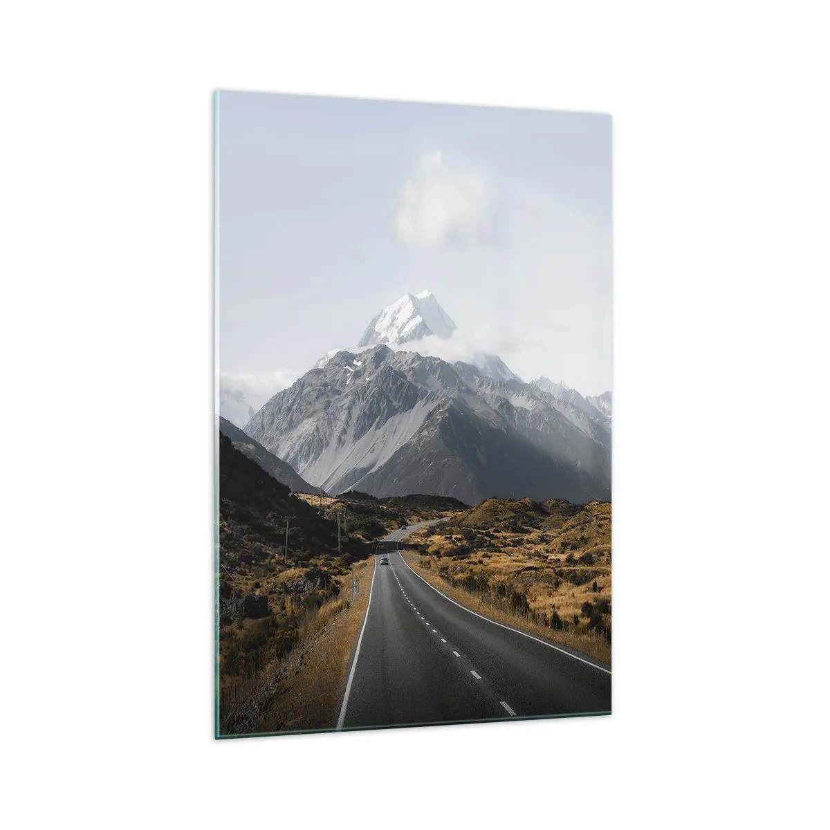 Glasbild - Bild auf glas - Eine Straße in den Bergen, umgeben von einer malerischen Landschaft - 70x100cm - Der Weg ins Herz der Berge - Moderne Wanddekoration für Wohnzimmer und Schlafzimmer ARTTOR