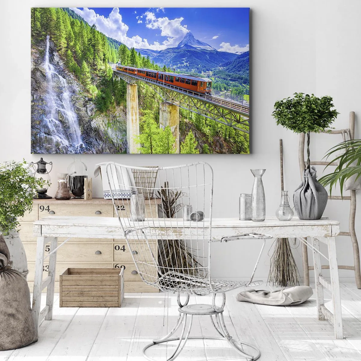 Bild auf Leinwand - Leinwandbild - Eine Achterbahn auf einer Brücke mit Blick auf einen Wasserfall und Berge - 100x70cm - Jetzt sind Alpen dran - Moderne Wanddekoration für Wohnzimmer und Schlafzimmer ARTTOR