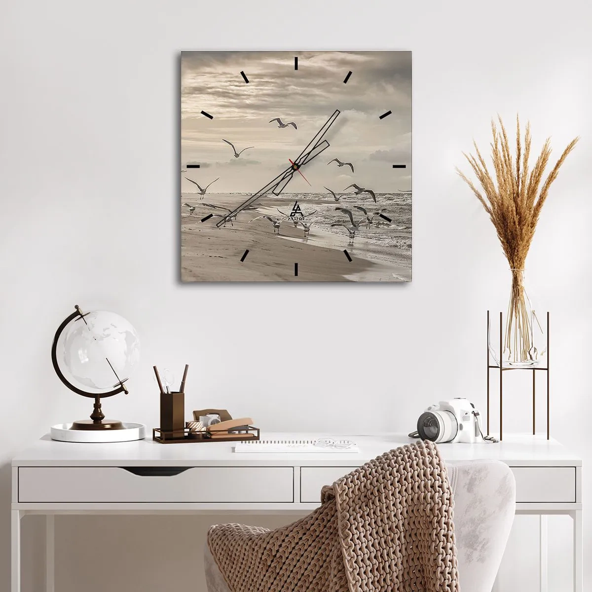 Wanduhr - Glasuhr - Eine Möwe im Flug über einer Küstenlandschaft - 30x30cm - Meeresrauschen, Vogelgesang - Moderne Wanddekoration für Wohnzimmer und Schlafzimmer ARTTOR