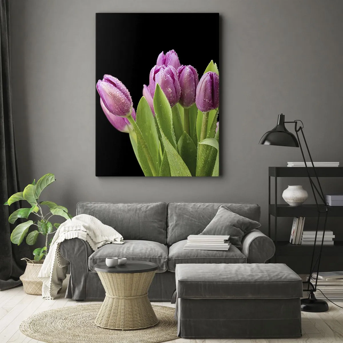 Bild auf Leinwand - Leinwandbild - Rosa Tulpen mit Tautropfen auf schwarzem Hintergrund - 80x120cm - Lila Frühlingsfreude - Moderne Wanddekoration für Wohnzimmer und Schlafzimmer ARTTOR