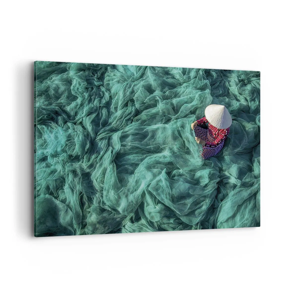 Bild auf Leinwand - Leinwandbild - Eine Person mit Hut zwischen grünen Fischernetzen - 100x70cm - In einem Meer aus Netzen - Moderne Wanddekoration für Wohnzimmer und Schlafzimmer ARTTOR
