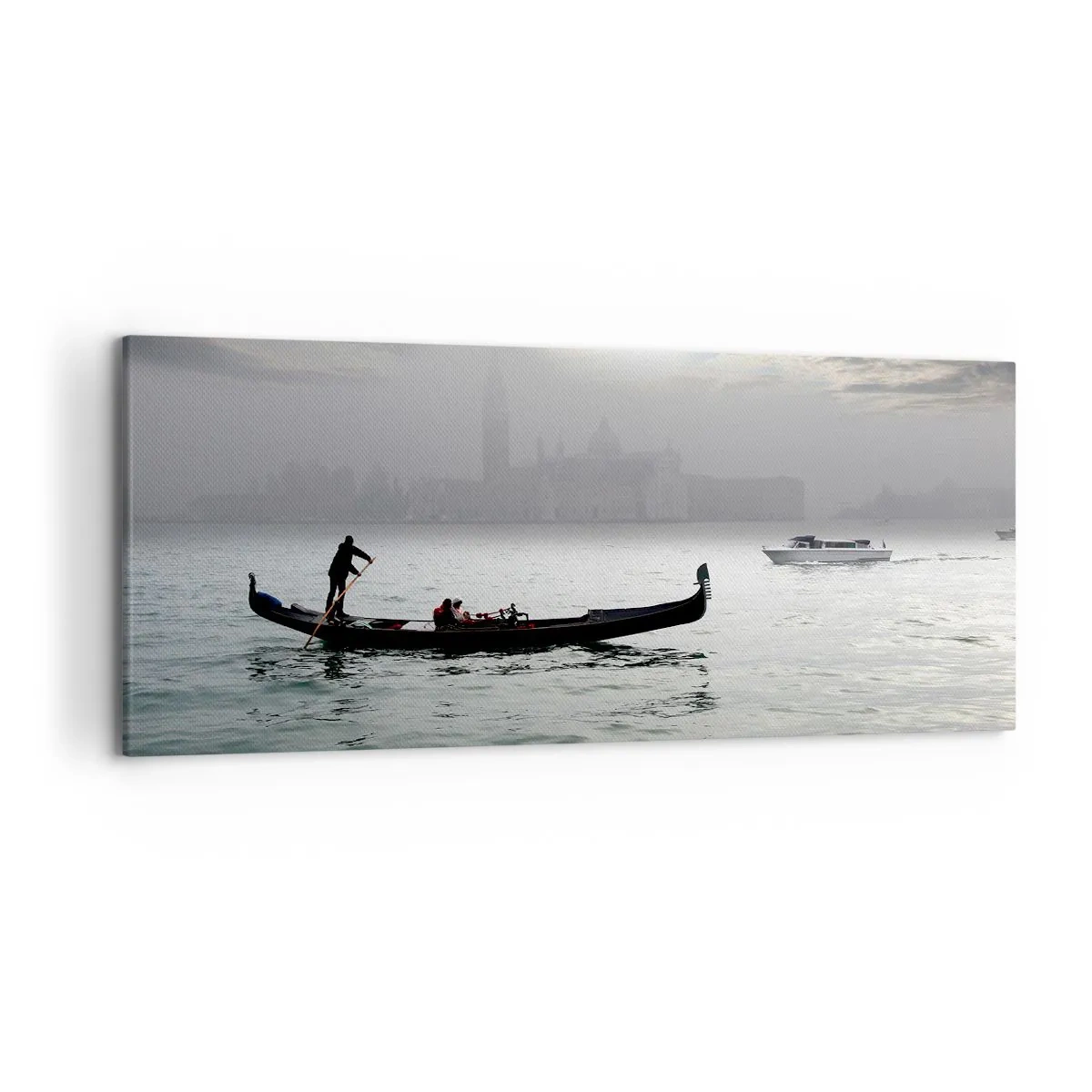 Bild auf Leinwand - Leinwandbild - An einem nebligen Morgen gleitet eine Gondel über die Gewässer Venedigs und bietet einen Blick auf die Stadt. - 120x50cm - Eine fabelhafte Stadt aus Wasser und Nebel - Moderne Wanddekoration für Wohnzimmer und Schlafzimm