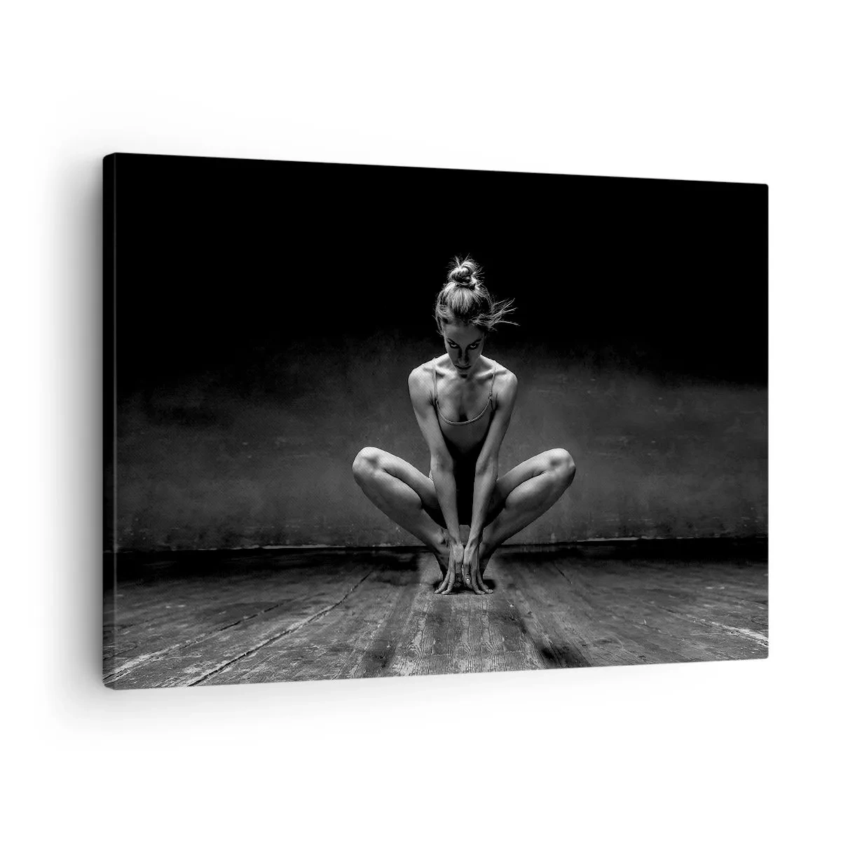 Bild auf Leinwand - Leinwandbild - Ein Schwarz-Weiß-Porträt einer Tänzerin in voller Konzentration. - 70x50cm - Konzentration der Tanzenergie - Moderne Wanddekoration für Wohnzimmer und Schlafzimmer ARTTOR