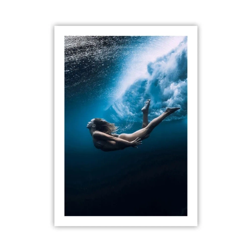 Poster - Eine Frau schwimmt unter Wasser, umgeben von Blasen und Wellen. - 50x70cm - Moderne Meerjungfrau - Moderne Wanddekoration für Wohnzimmer und Schlafzimmer ARTTOR