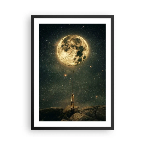 Poster in einem schwarzem Rahmen - Eine Figur, die den Mond an einem Seil in einer Sternenlandschaft hält. - 50x70cm - Der Mann, der den Mond gestohlen hat - Moderne Wanddekoration für Wohnzimmer und Schlafzimmer ARTTOR