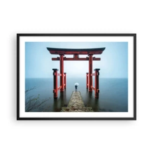Poster in einem schwarzem Rahmen - Ein Torii-Tor mit Blick auf einen ruhigen See in Japan - 70x50cm - Japanische Träumerei - Moderne Wanddekoration für Wohnzimmer und Schlafzimmer ARTTOR