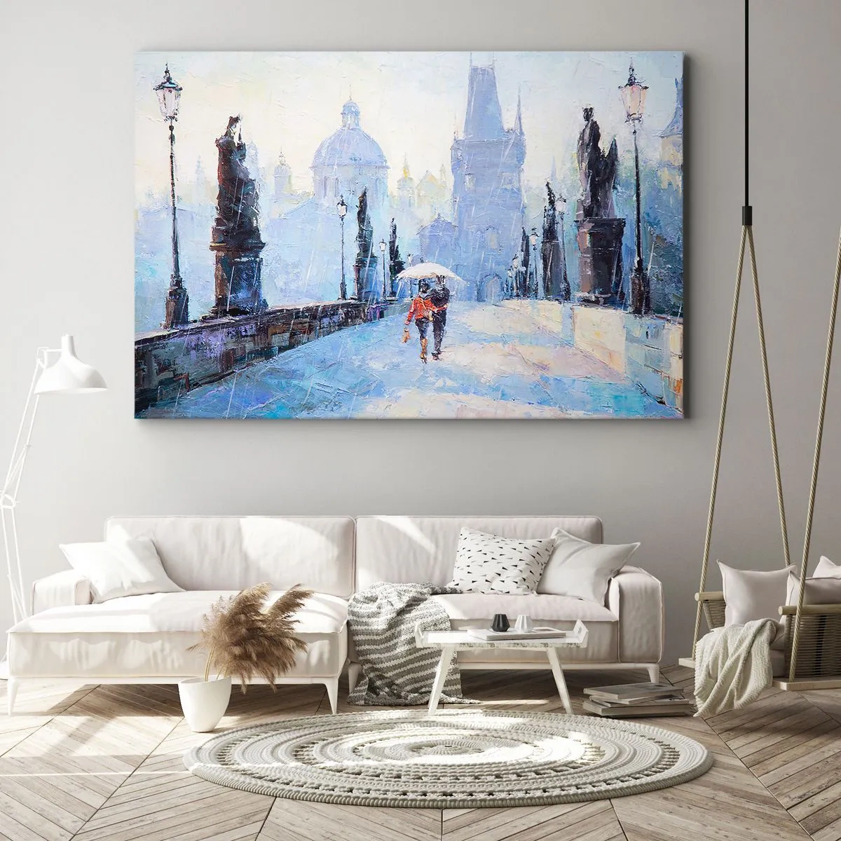 Bild auf Leinwand - Leinwandbild - Romantisches Paar auf einer Brücke im Regen, eine malerische Szene - 70x50cm - Der Regen muss uns verzaubert haben - Moderne Wanddekoration für Wohnzimmer und Schlafzimmer ARTTOR
