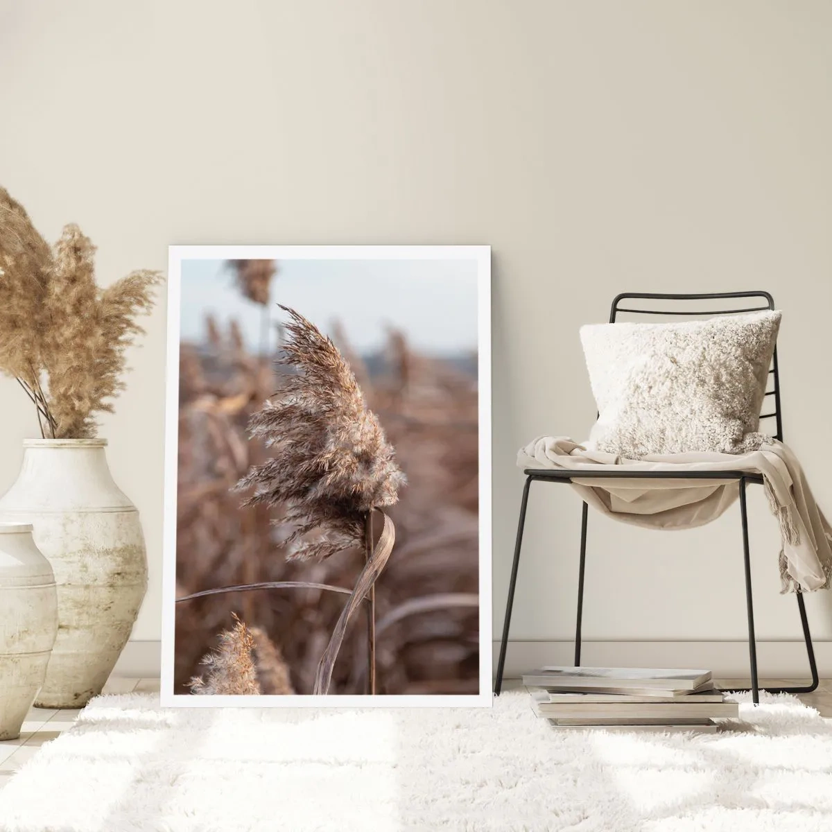Poster - Nahaufnahme von trockenem Schilf in natürlichen Farbtönen vor dem Himmel - 50x70cm - Zeit, mit dem Wind zu gehen - Moderne Wanddekoration für Wohnzimmer und Schlafzimmer ARTTOR