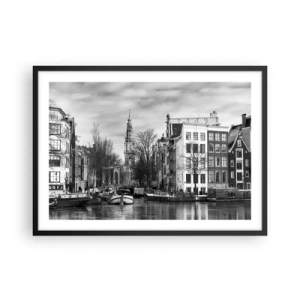 Poster in einem schwarzem Rahmen - Schwarz-Weiß-Panorama von Amsterdam mit Kanal und historischen Gebäuden - 70x50cm - Amsterdamer Atmosphäre - Moderne Wanddekoration für Wohnzimmer und Schlafzimmer ARTTOR