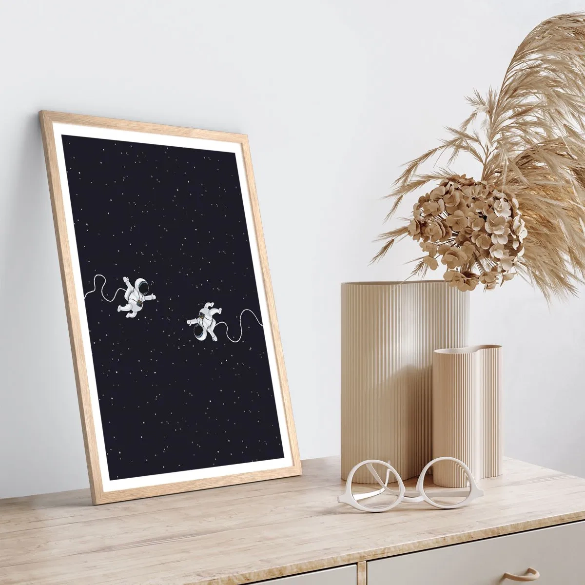 Poster in einem Rahmen aus heller Eiche - Kosmischer Tanz - 70x100 cm