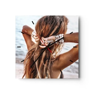 Wanduhr - Glasuhr - Eine Frau am Strand mit wehendem Haar in der Sonne - 30x30cm - Eine Schwester von Wasser und Sonne - Moderne Wanddekoration für Wohnzimmer und Schlafzimmer ARTTOR