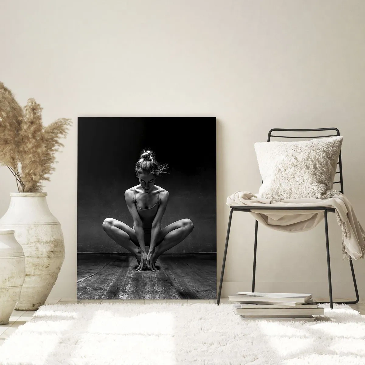 Glasbild - Bild auf glas - Eine Tänzerin in einer Ballettpose auf einem Holzboden - 50x70cm - Konzentration der Tanzenergie - Moderne Wanddekoration für Wohnzimmer und Schlafzimmer ARTTOR