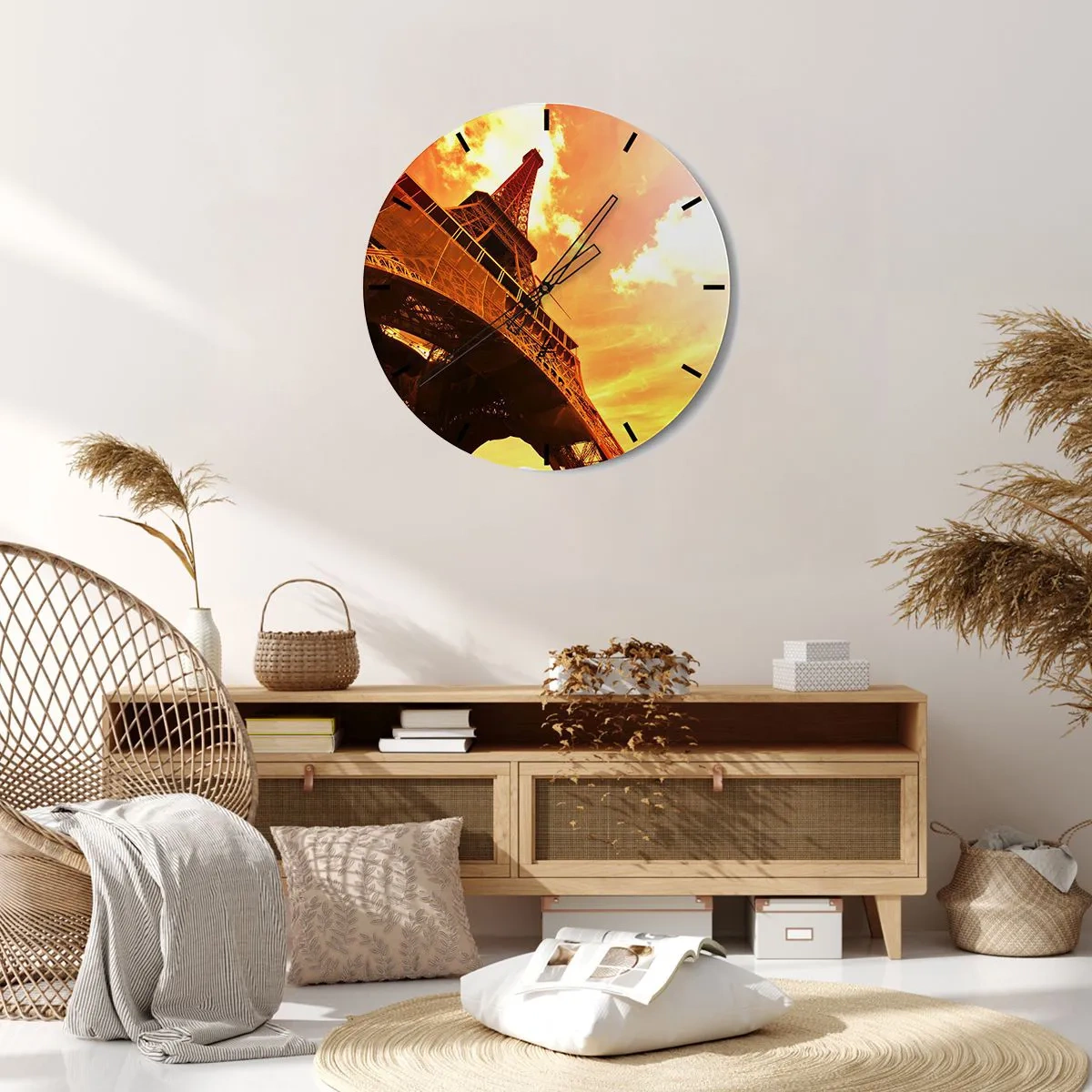 Wanduhr - Glasuhr - Blick auf den Eiffelturm bei Sonnenuntergang in goldenen Farben - 30x30cm - Monumental, weil es mit der Sonne vergoldet ist - Moderne Wanddekoration für Wohnzimmer, Küche und Schlafzimmer ARTTOR