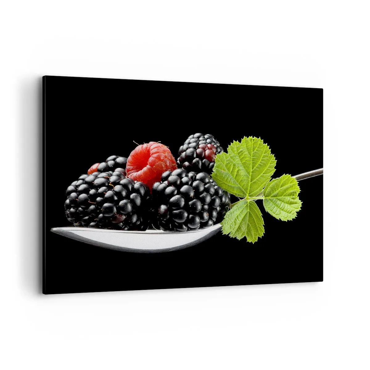 Bild auf Leinwand - Leinwandbild - Brombeeren und Himbeeren auf einem Löffel mit einem Blatt auf schwarzem Hintergrund - 100x70cm - Der Geschmack der Frische - Moderne Wanddekoration für Wohnzimmer und Schlafzimmer ARTTOR