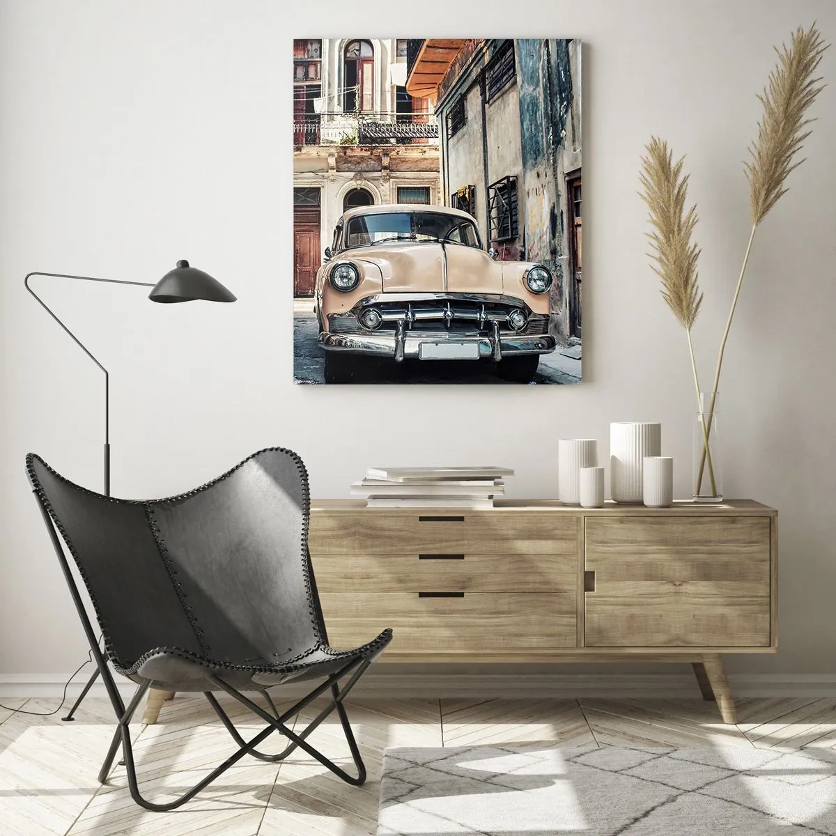 Glasbild - Bild auf glas - Ein Oldtimer vor der Kulisse urbaner Architektur - 80x120cm - Die Siesta in Havanna - Moderne Wanddekoration für Wohnzimmer und Schlafzimmer ARTTOR