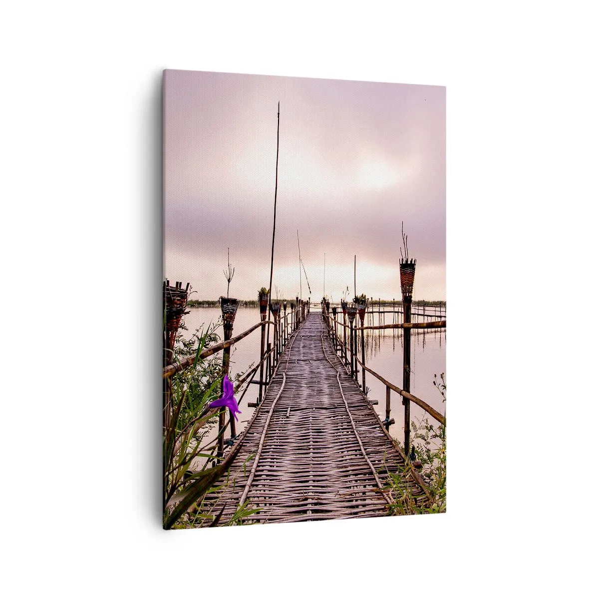 Bild auf Leinwand - Leinwandbild - Bambusbrücke über das Wasser im Morgengrauen - 70x100cm - Frieden und Ruhe Asiens - Moderne Wanddekoration für Wohnzimmer und Schlafzimmer ARTTOR